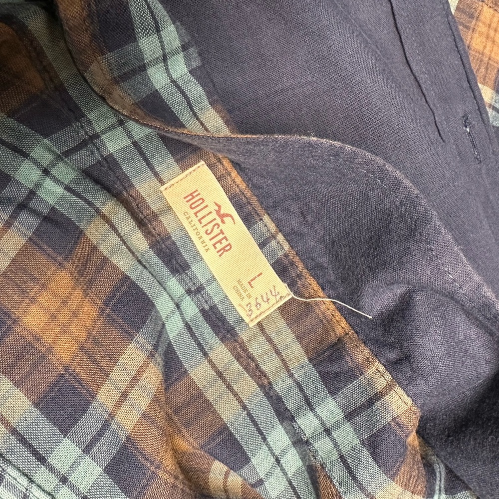 Hollister Short Sleeve Button Down Shirt - Picture 4 of 6